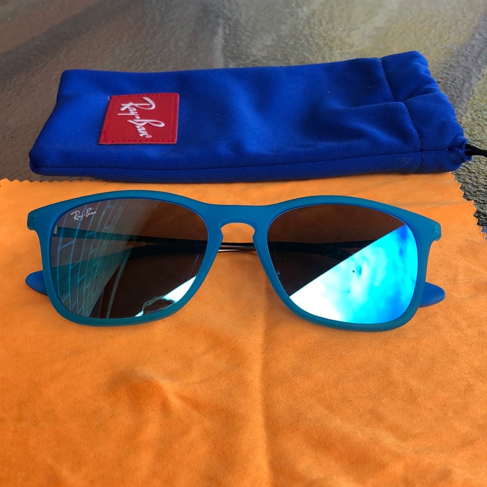 Ray-Ban Junior Unisex Sunglasses for ages 8-12